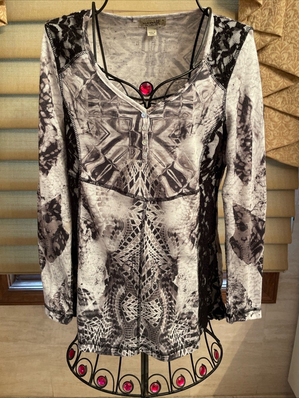 One World Live And Let Live Women Gray/Black Print Lace Panel Henley Top Size M
